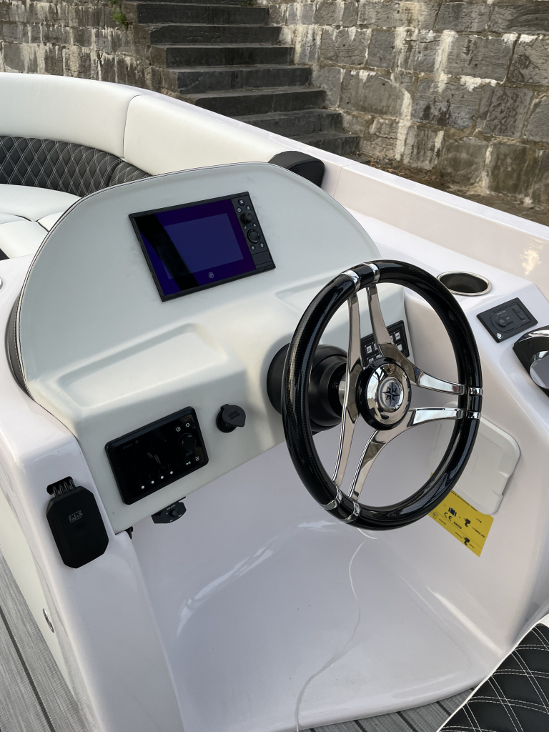 Swiss-boat Funlounger 7.5 — foto 8 van 8