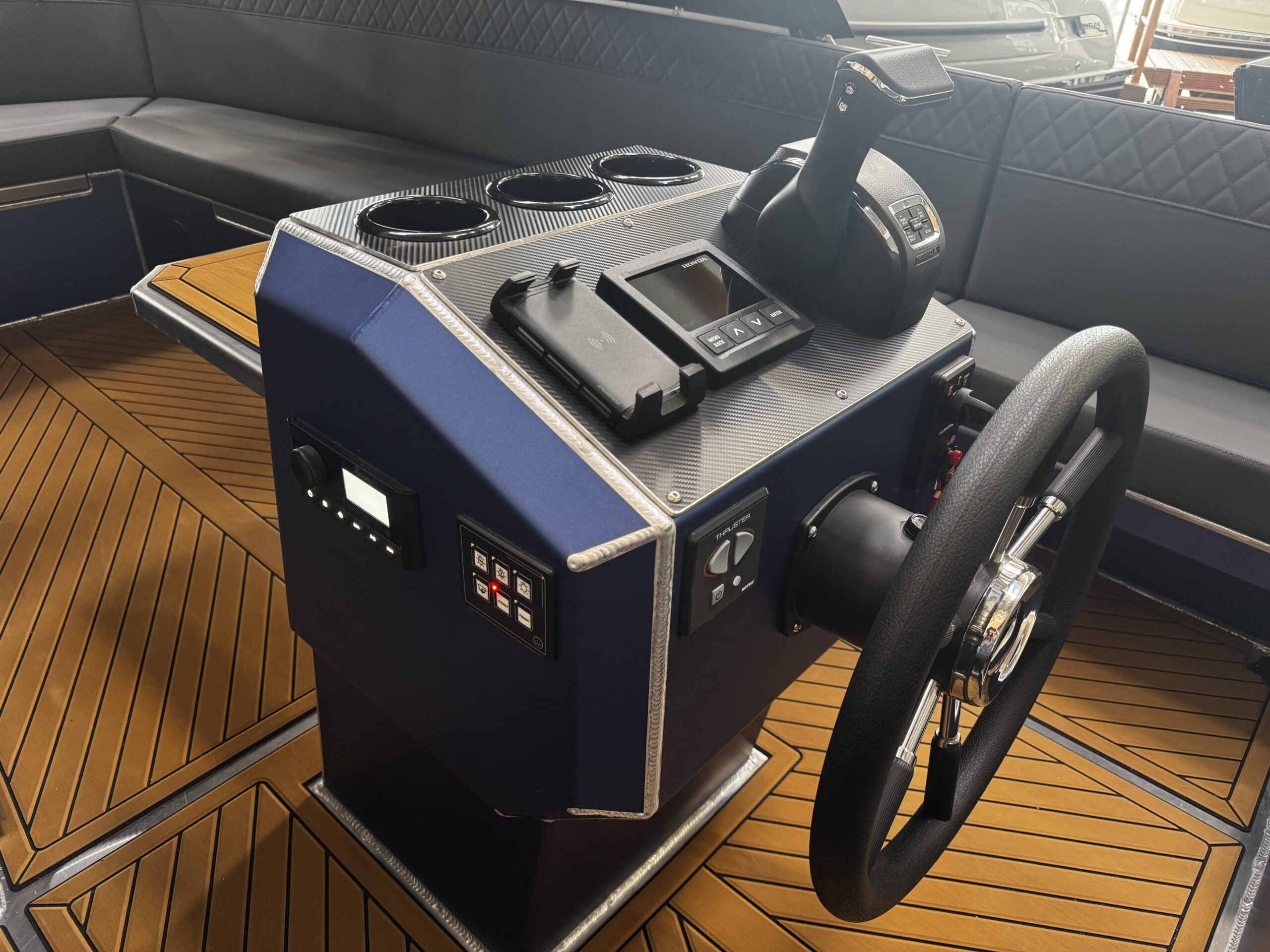 Qualia QT 22 Outboard — foto 10 van 28