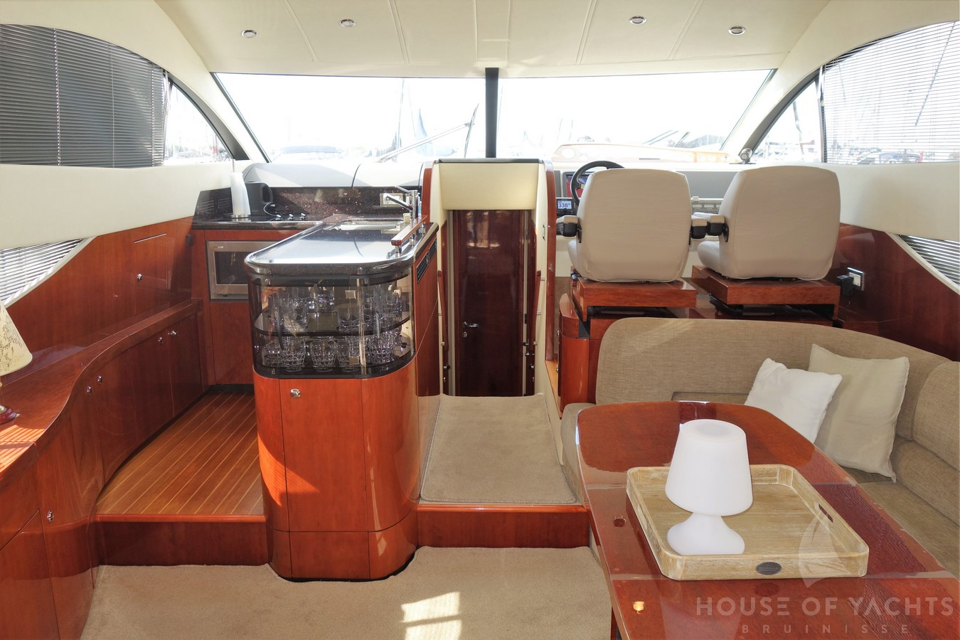 Fairline Phantom 50 — foto 1 van 12