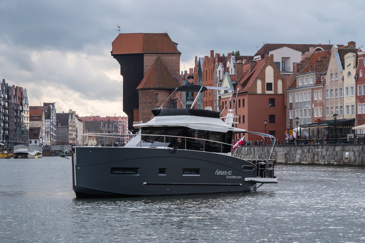 Model Cobra Yachts Futura 40 Grand Horizon — foto 5 van 12