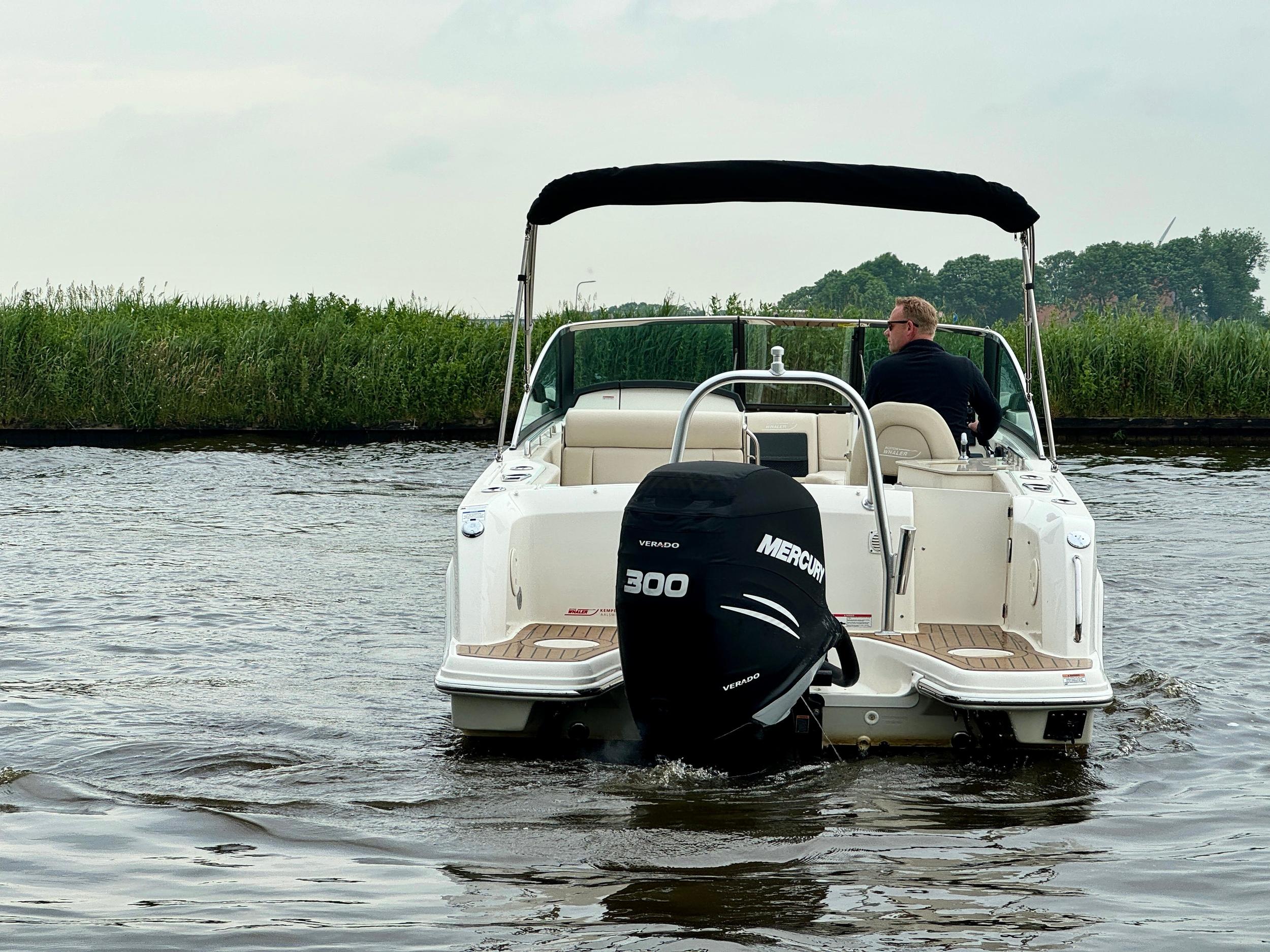 Boston Whaler 230 Vantage — foto 26 van 37