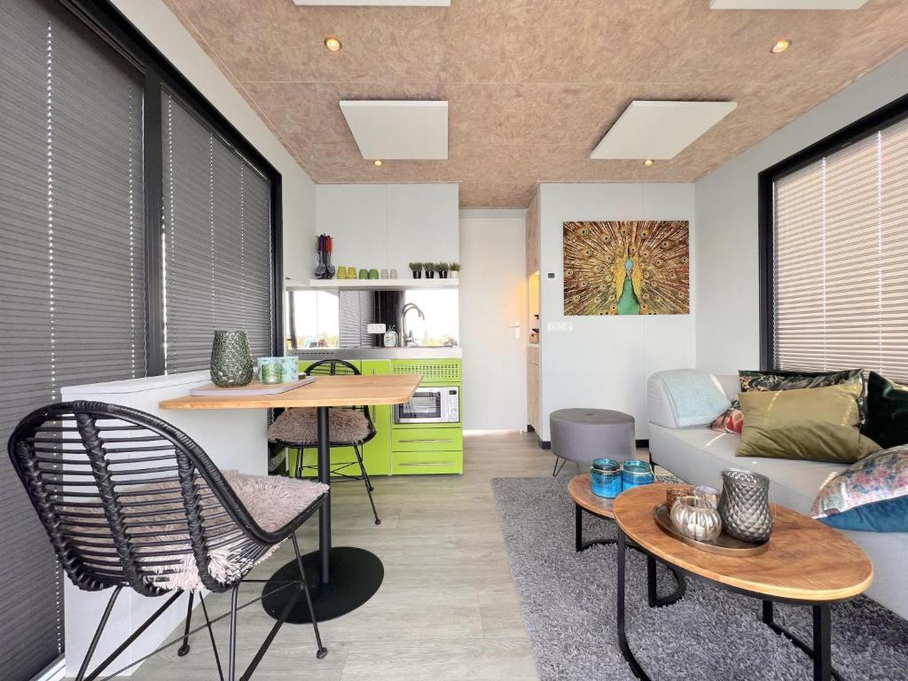 Gielissen Marin Home 32 Tiny Houseboat — foto 12 van 46