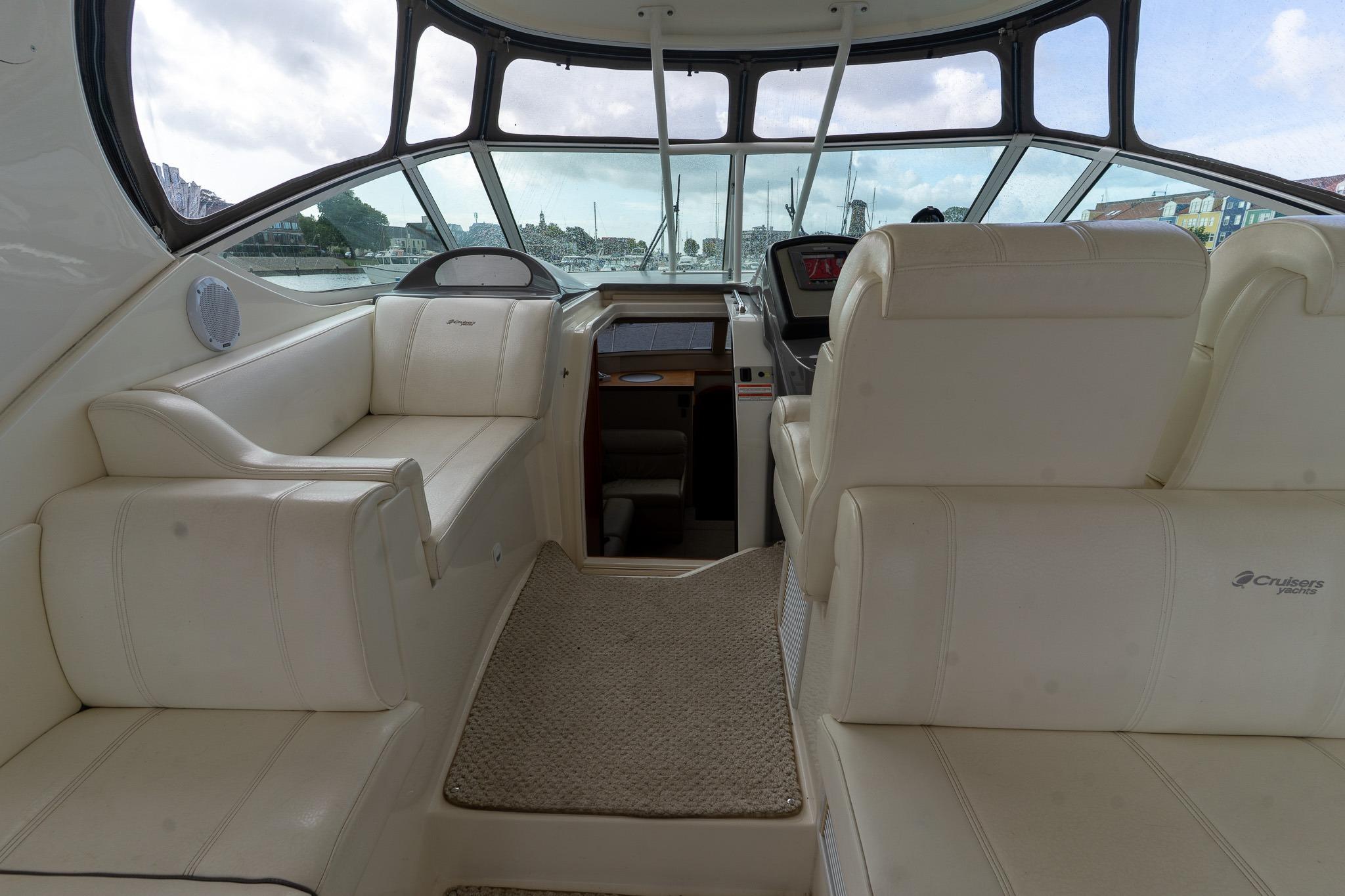 Cruisers Yachts 415 Express Motoryacht — foto 72 van 100