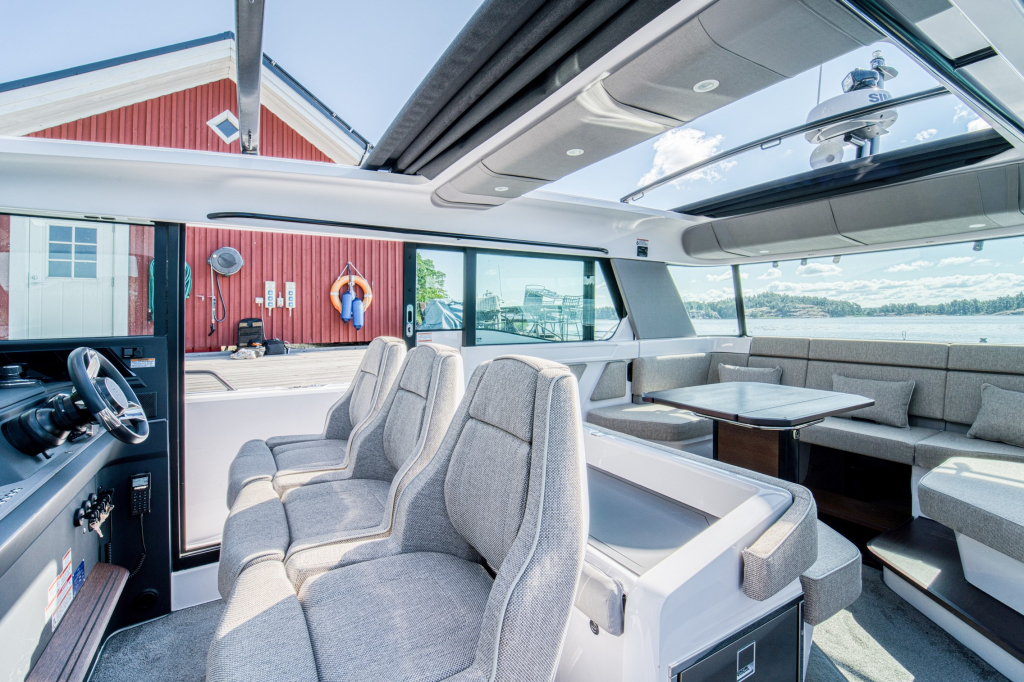 Axopar 45 Cross Cabin BRABUS — foto 8 van 23