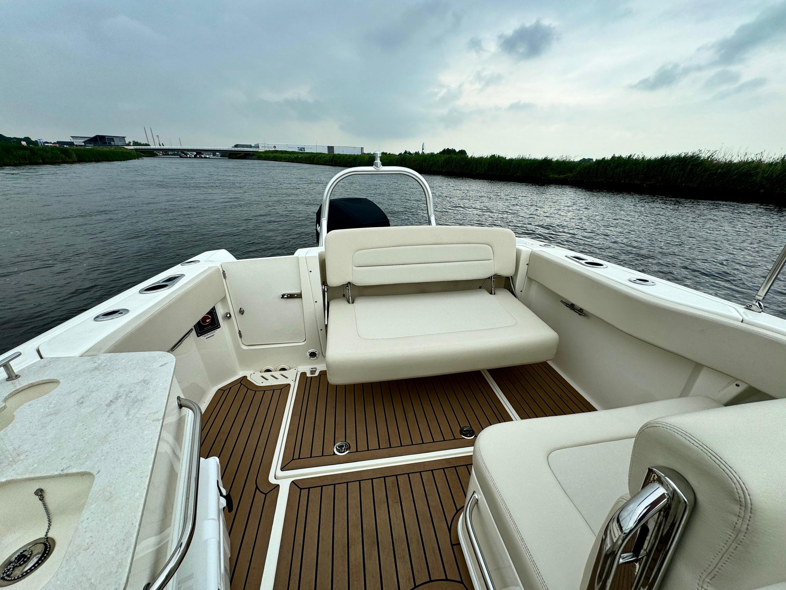 Boston Whaler 230 Vantage — foto 23 van 37