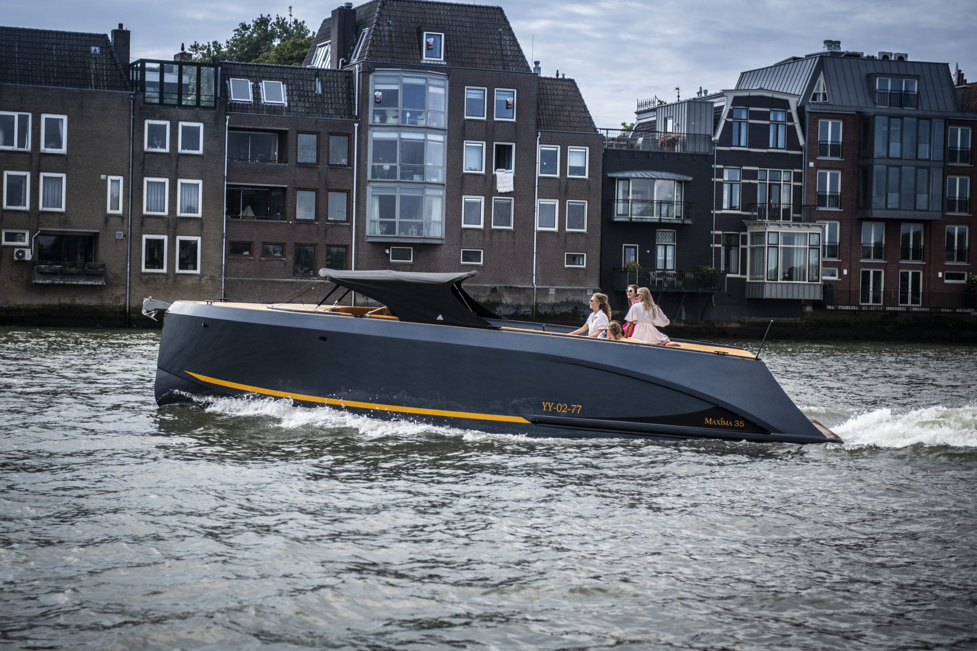 Maxima Boats 35