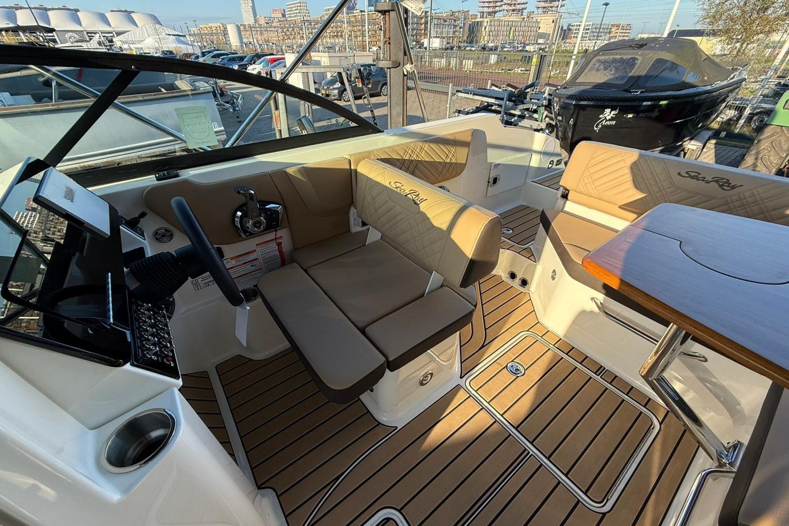 Sea Ray SDX 230 — foto 22 van 32