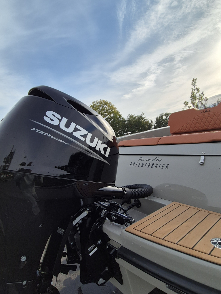 Giant 660 Tender | nieuwe Suzuki DF100 | vaarklaar DEMO — foto 15 van 24