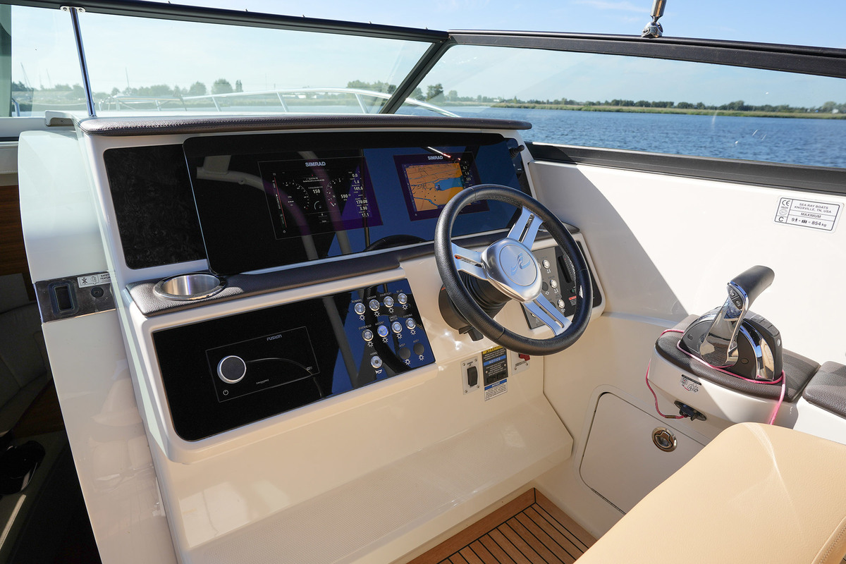 Sea Ray Sundancer 290 — foto 24 van 76