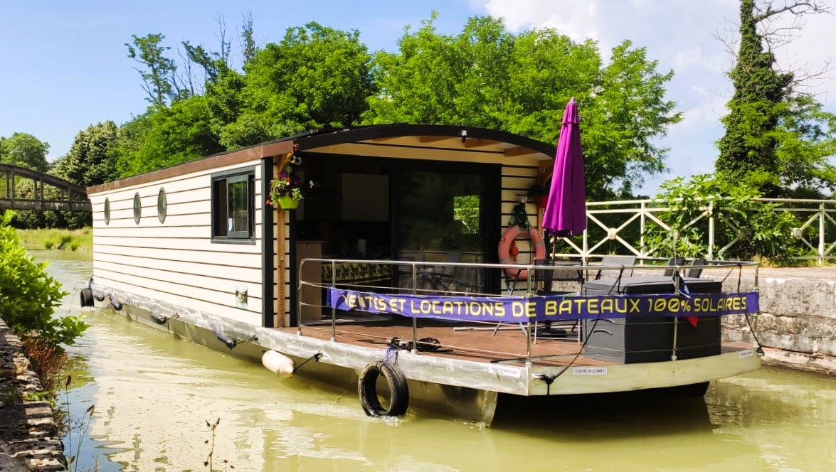 Phoebus Coche Solaire Lectrical Self Powered Boat Catamaran Standaard