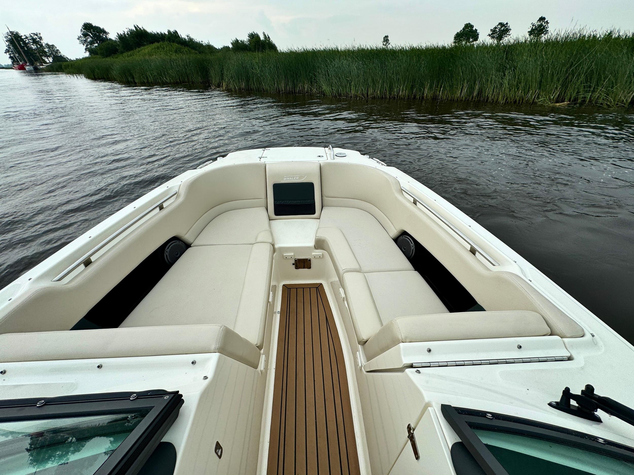 Boston Whaler 230 Vantage — foto 9 van 37