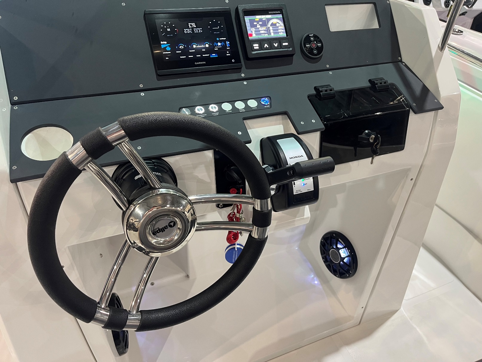 Oceanmaster 605S met Honda 135 pk — foto 10 van 14