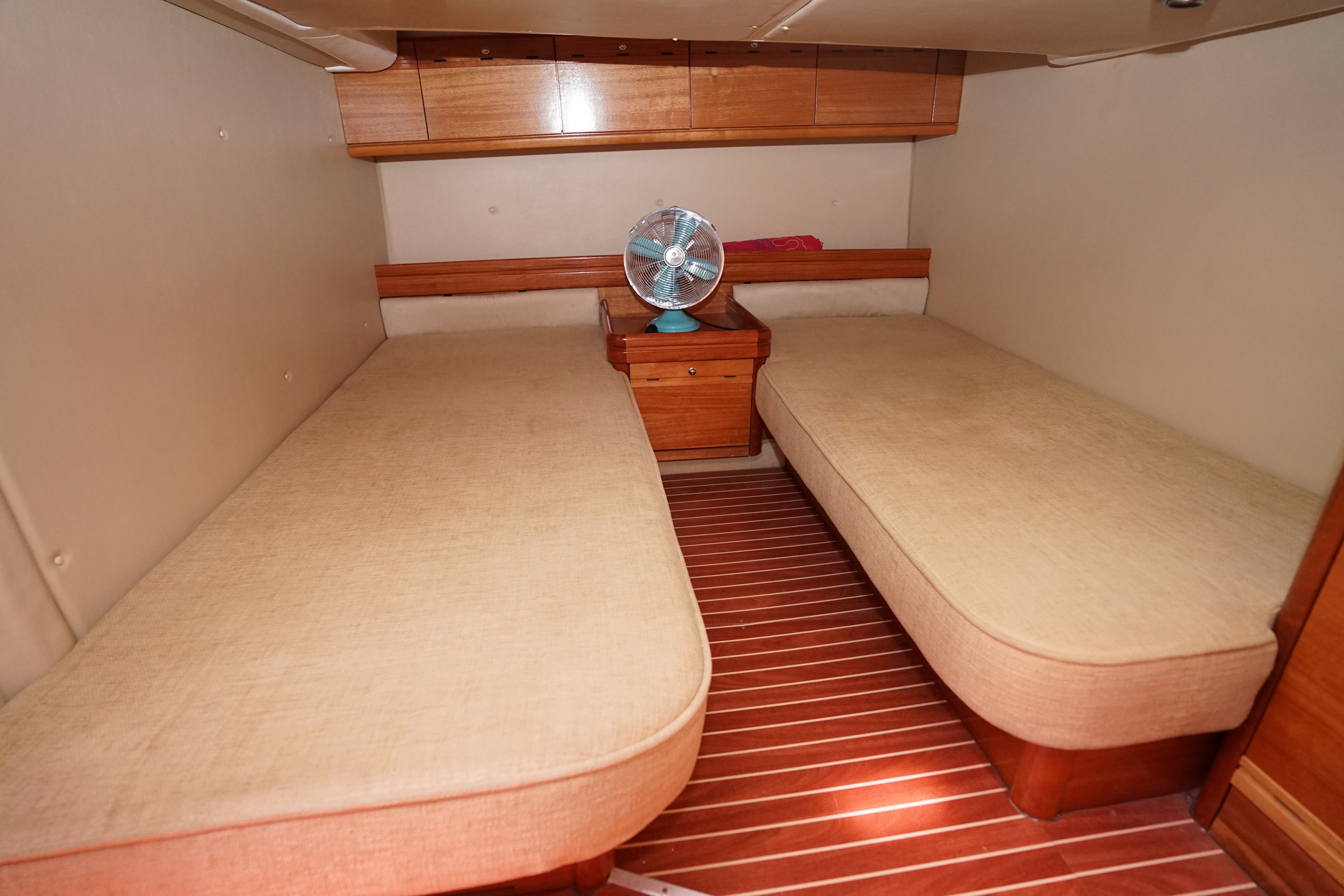Bavaria 42 HT Sport IPS-500 - hydraulic platform — foto 21 van 42
