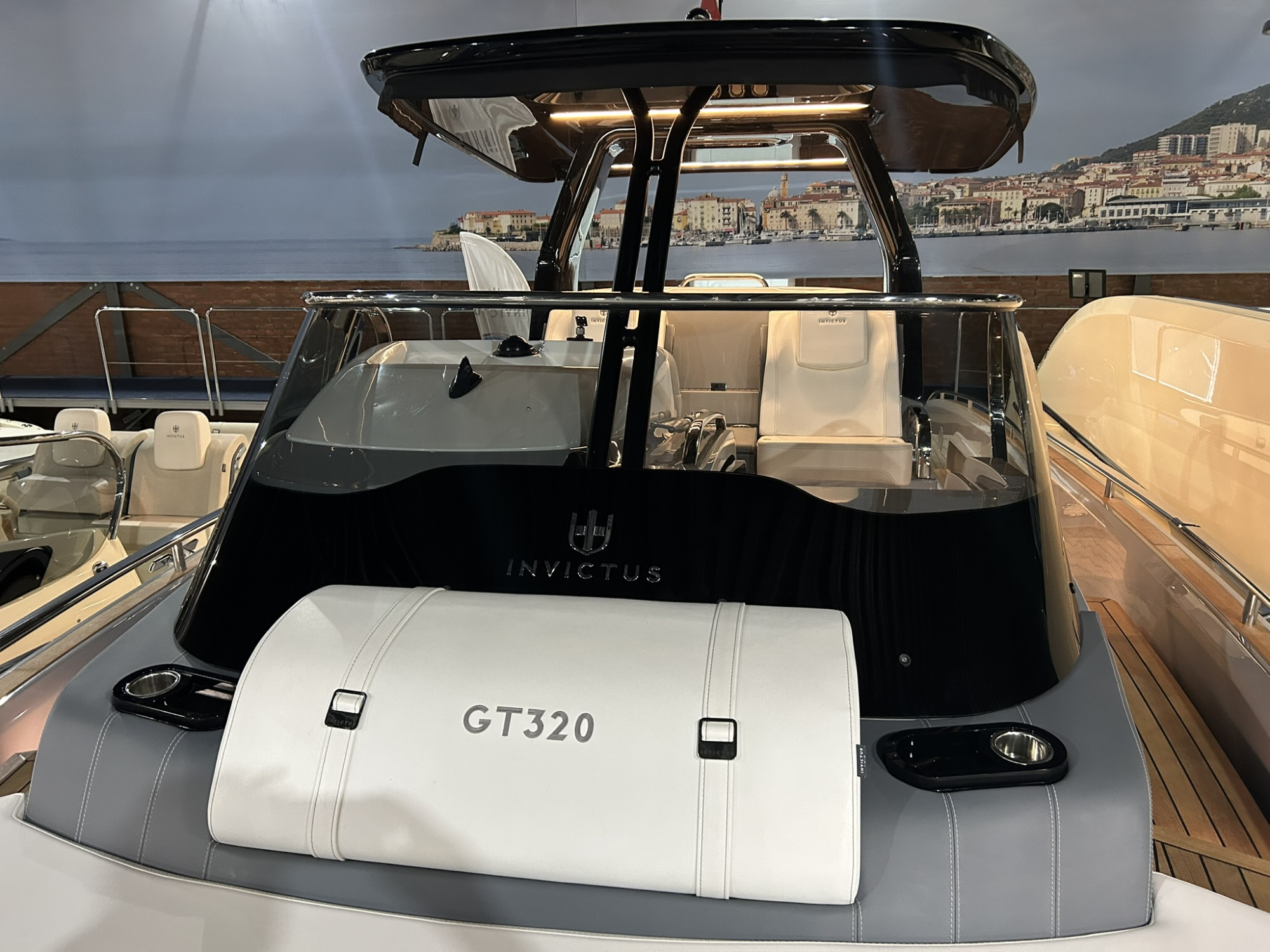 Invictus yachts Invictus 320 GT met 2 x Mercruiser 270 pk diesel van 2024! — foto 11 van 18