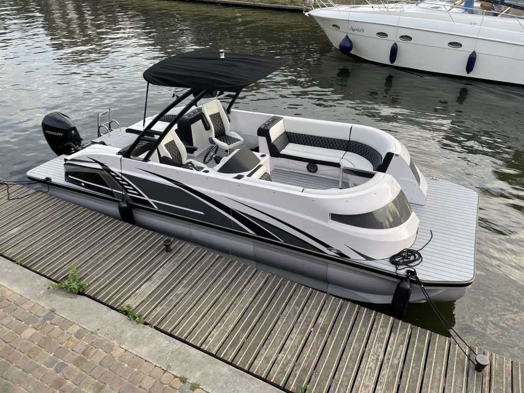 Swiss-boat Funlounger 7.5 — foto 1 van 8