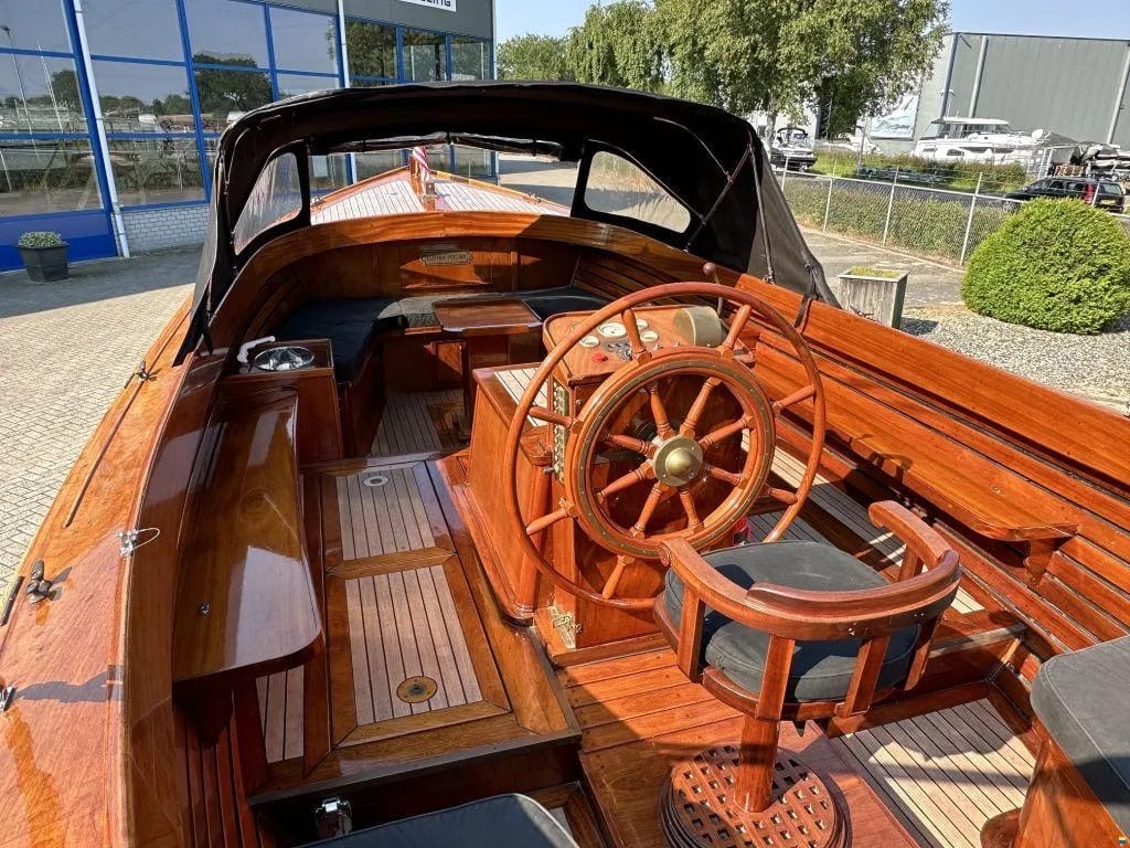 Officers Barkas 930 Elmira, klassieke sloep met 56PK Inboard — foto 1 van 9
