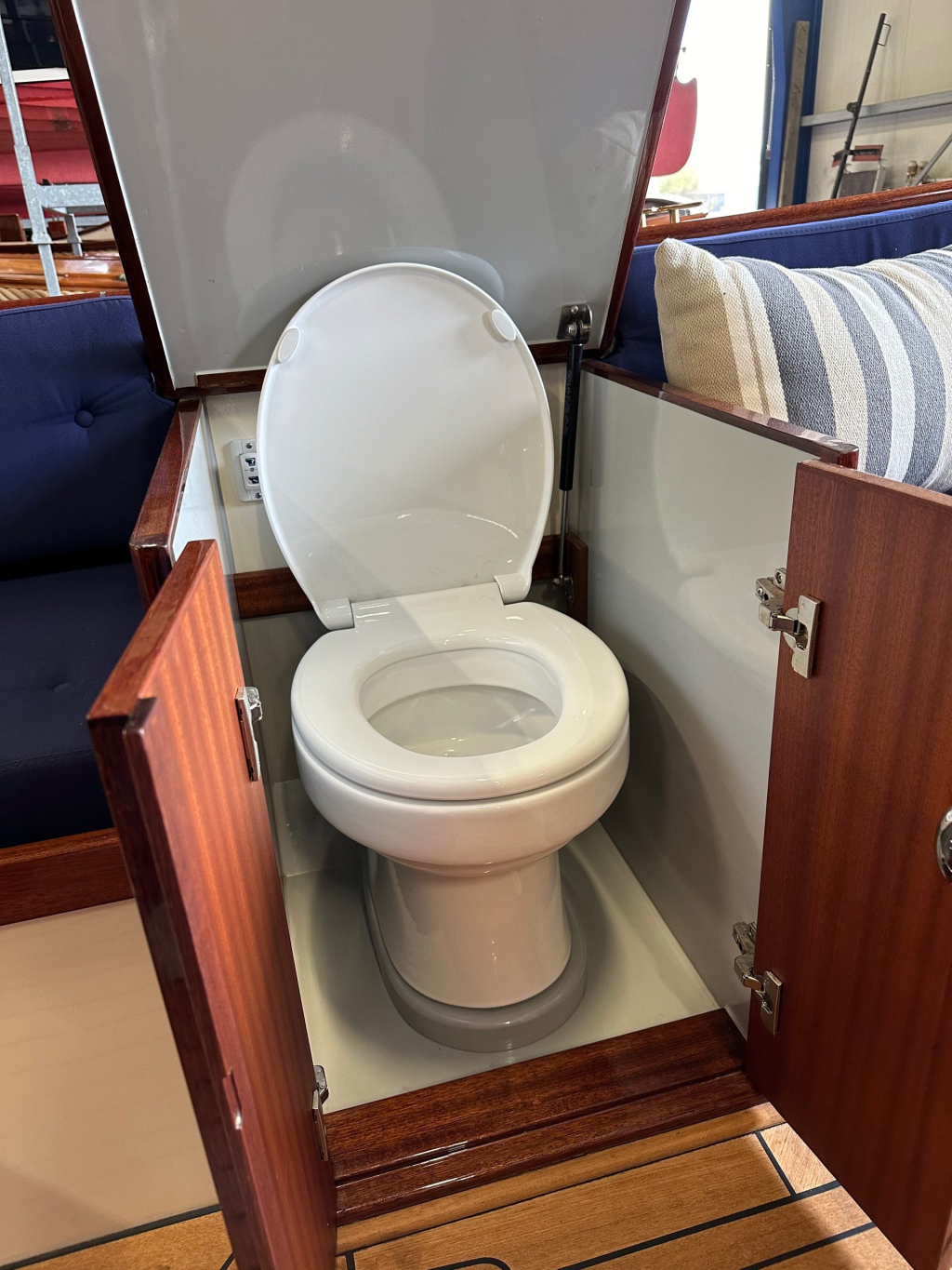De Kapiteinssloep  Comfort 8.30m Hybride — foto 16 van 18