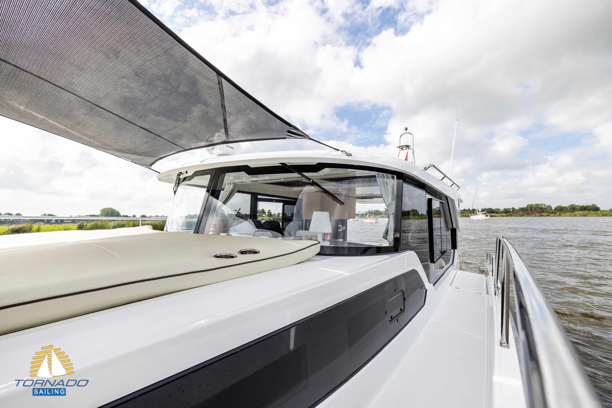 Delphia Yachts 10 Sedan Electric — foto 10 van 12