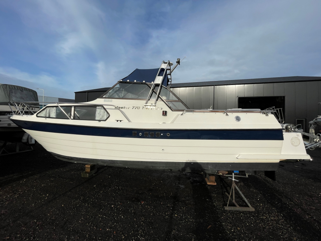 Master 770 twin cab