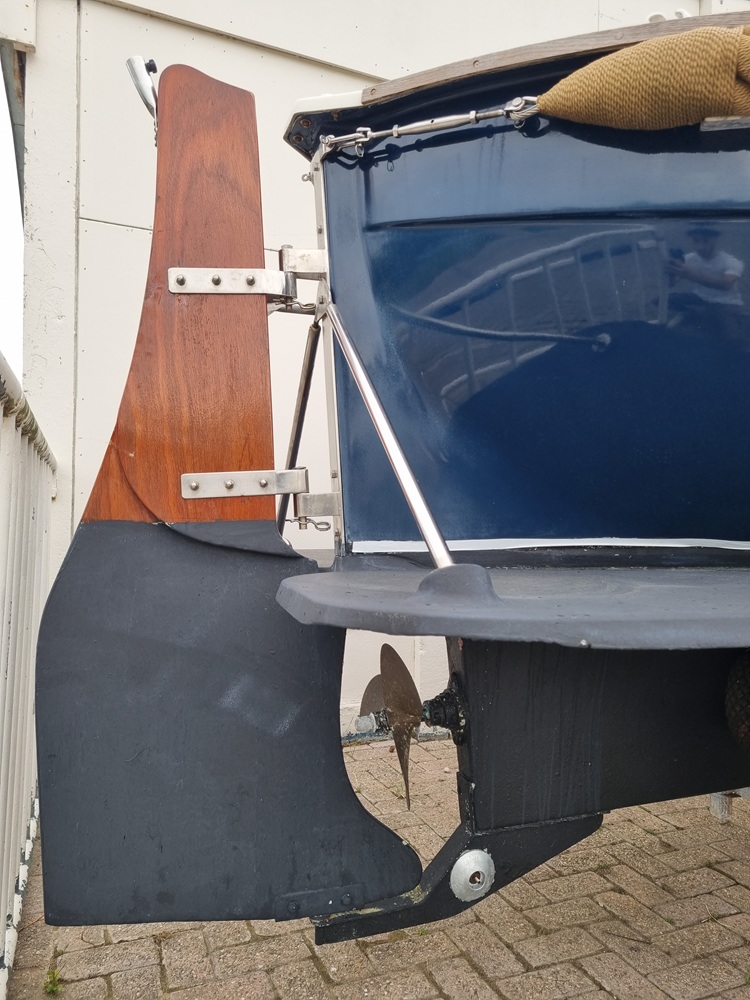 Degelijke Zuidschor 625 Diesel Inboard Sloep Navy incl. Kalf Trailer — foto 2 van 12
