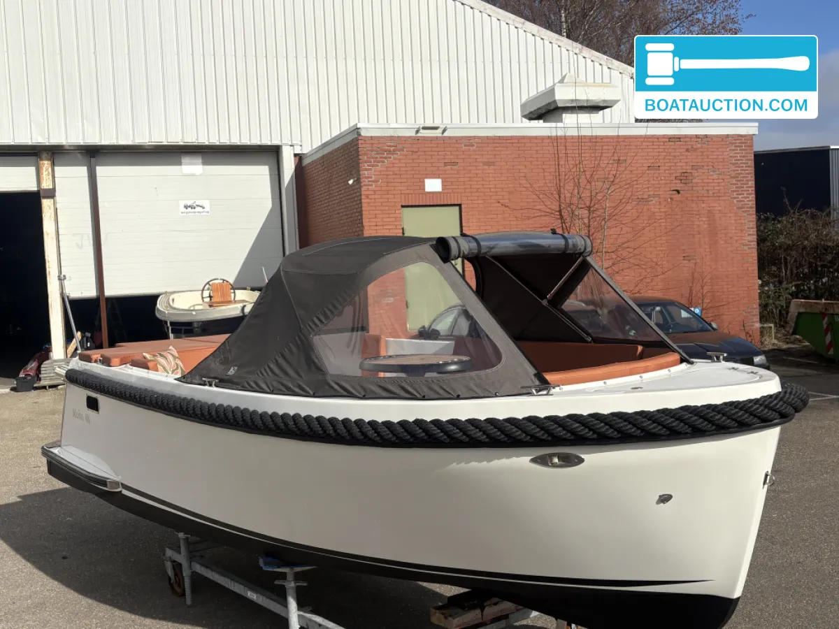 Maxima 600 Tender — foto 1 van 19