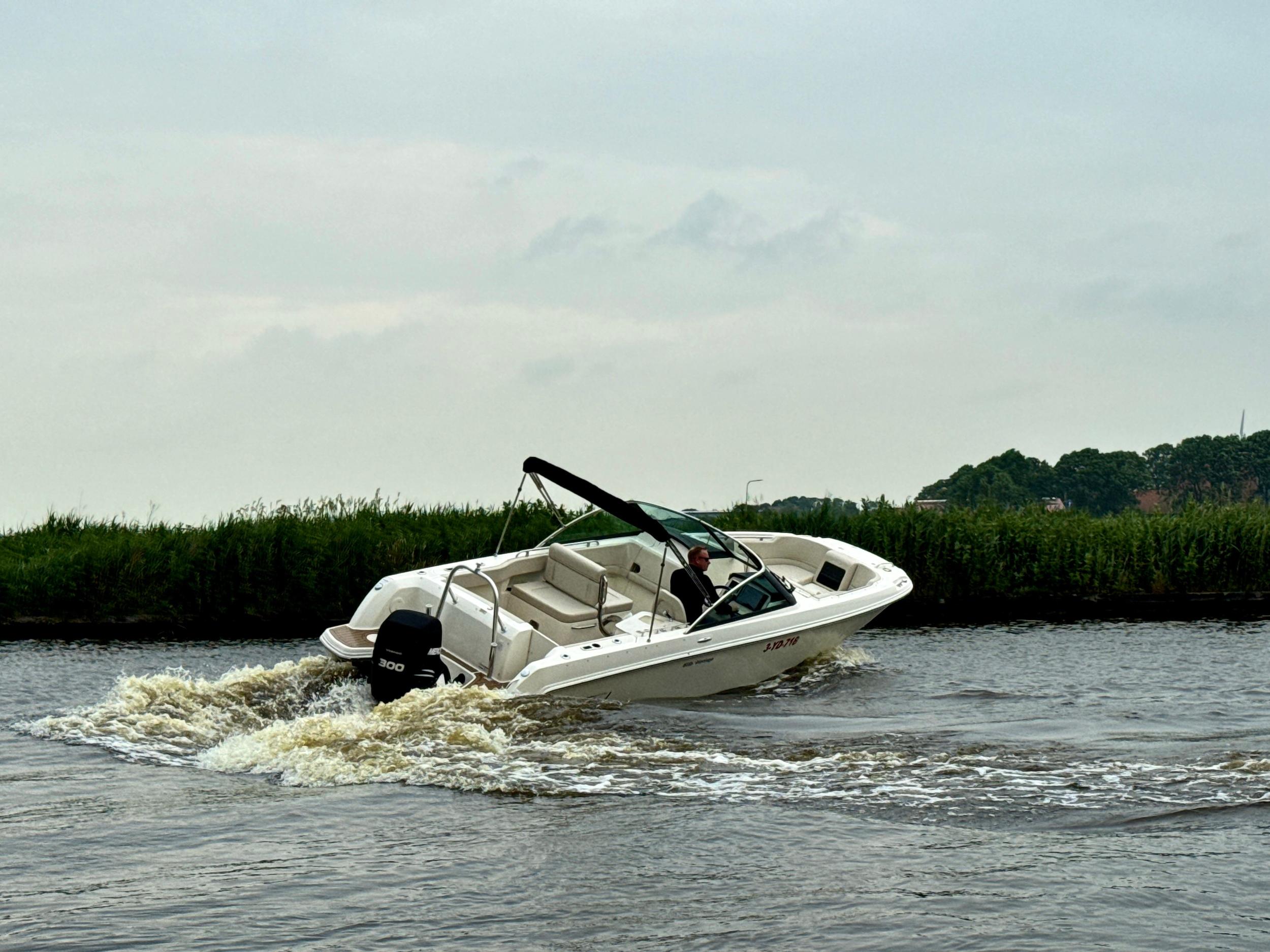 Boston Whaler 230 Vantage — foto 5 van 37