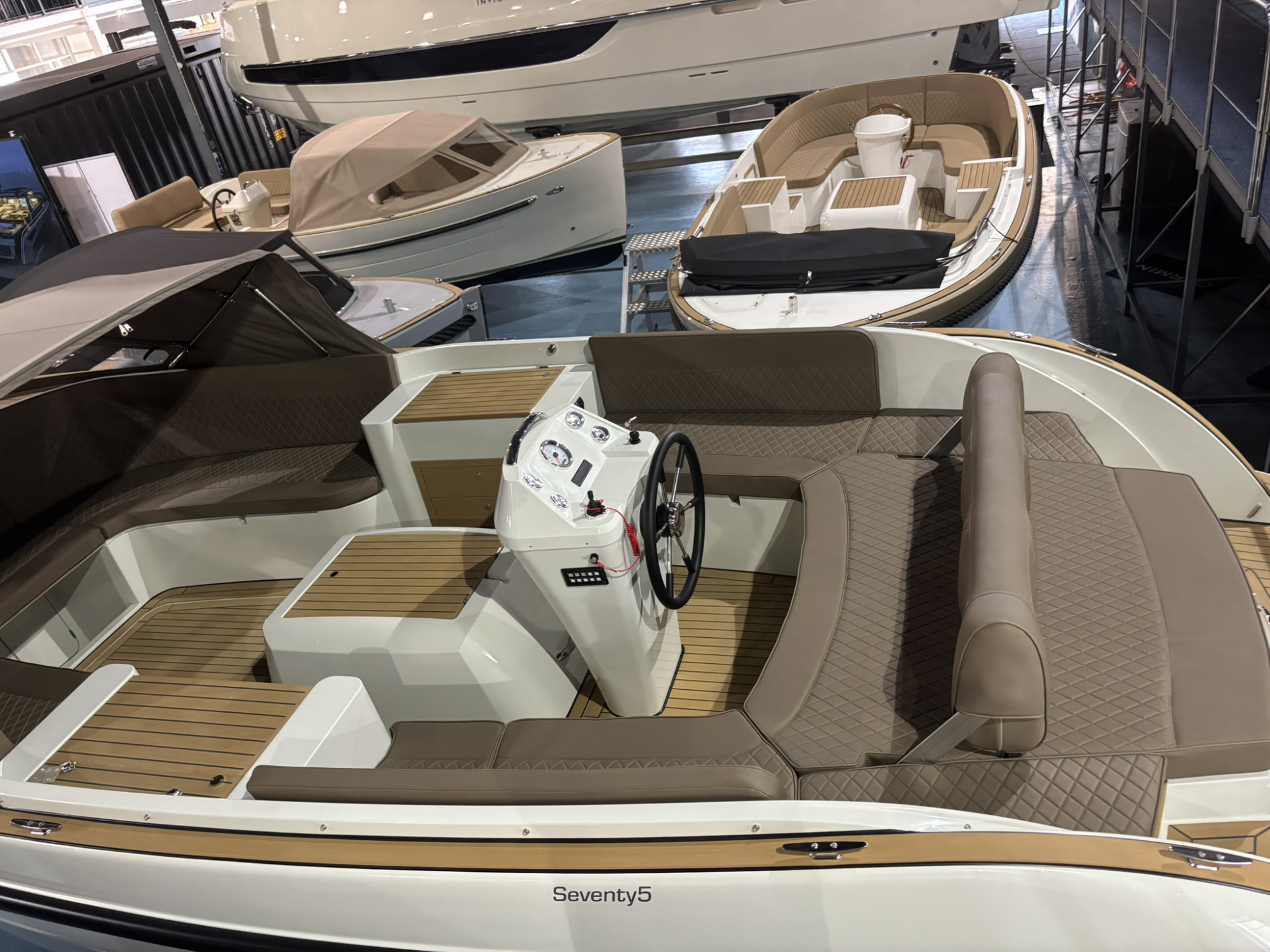 Antaris Seventy5 met Vetus 52 pk in RAL 9002 op voorraad! — foto 5 van 13