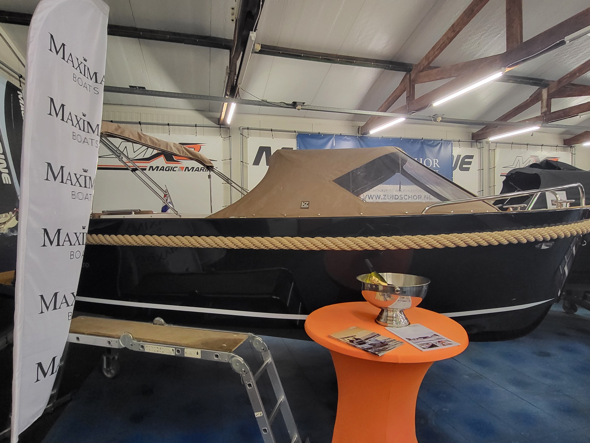 Maxima 620 Retro Tender MC 60PK, Boegschroef, Evafoam dek, Navy Voorjaarsdeal — foto 4 van 11