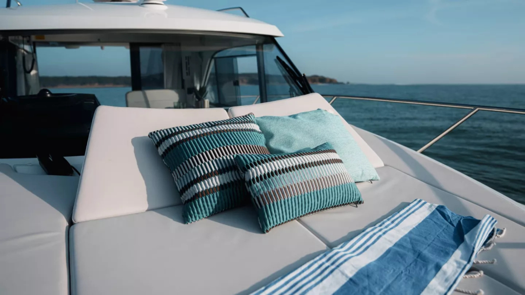 Beneteau Antares 9 | Nieuw samenstellen vanaf €165.286,- — foto 4 van 20