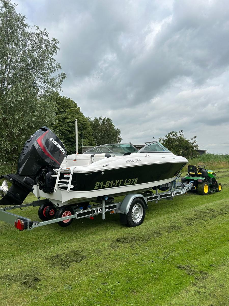 Four Winns H180 Bowrider outboard — foto 14 van 28