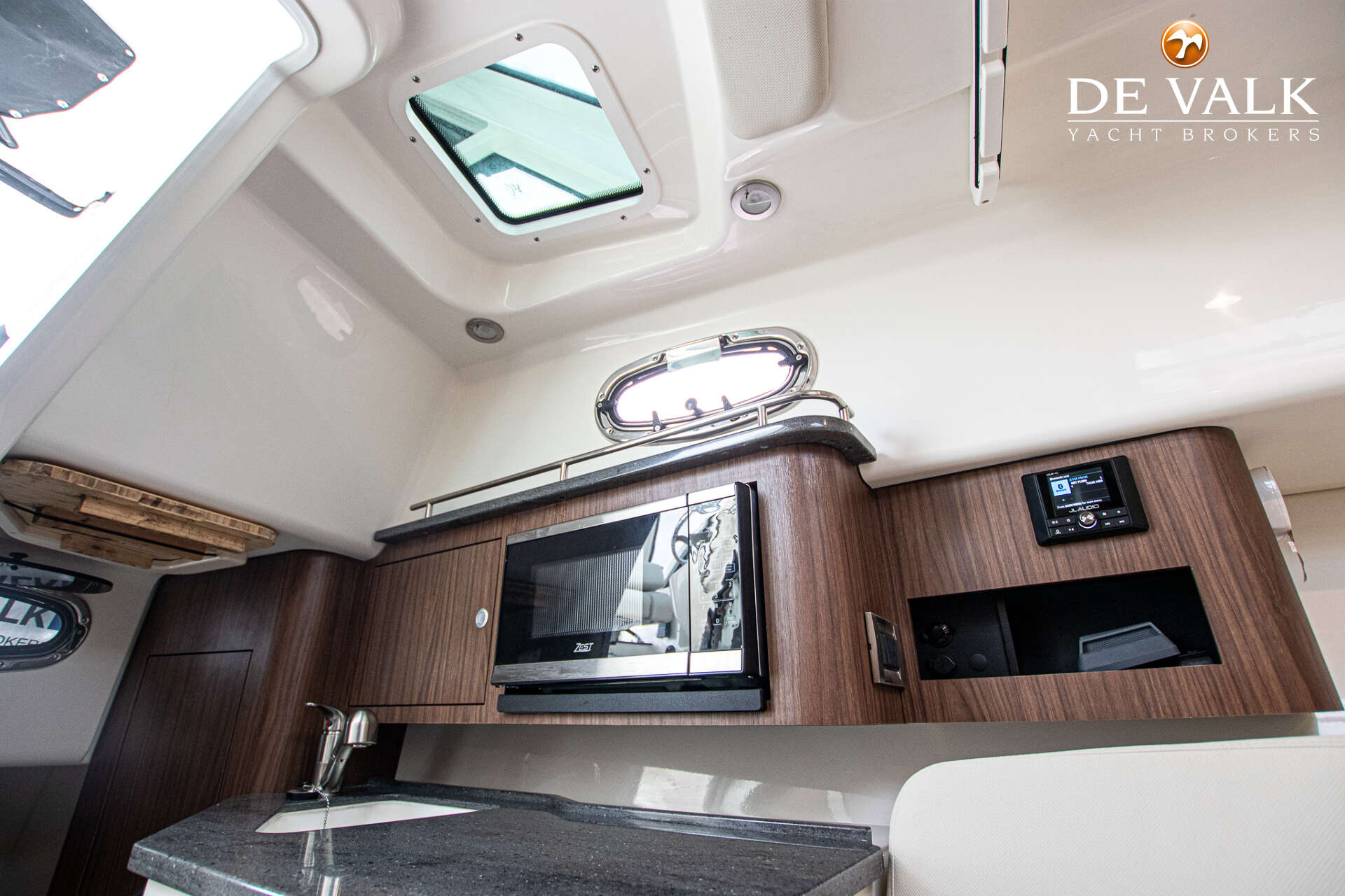 Boston Whaler 285 Conquest Pilothouse — foto 34 van 39