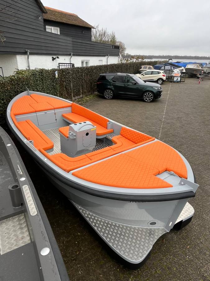 Steelfish 670 vaarklaar 60pk Yamaha grijs Loosdrecht 7-dagen open