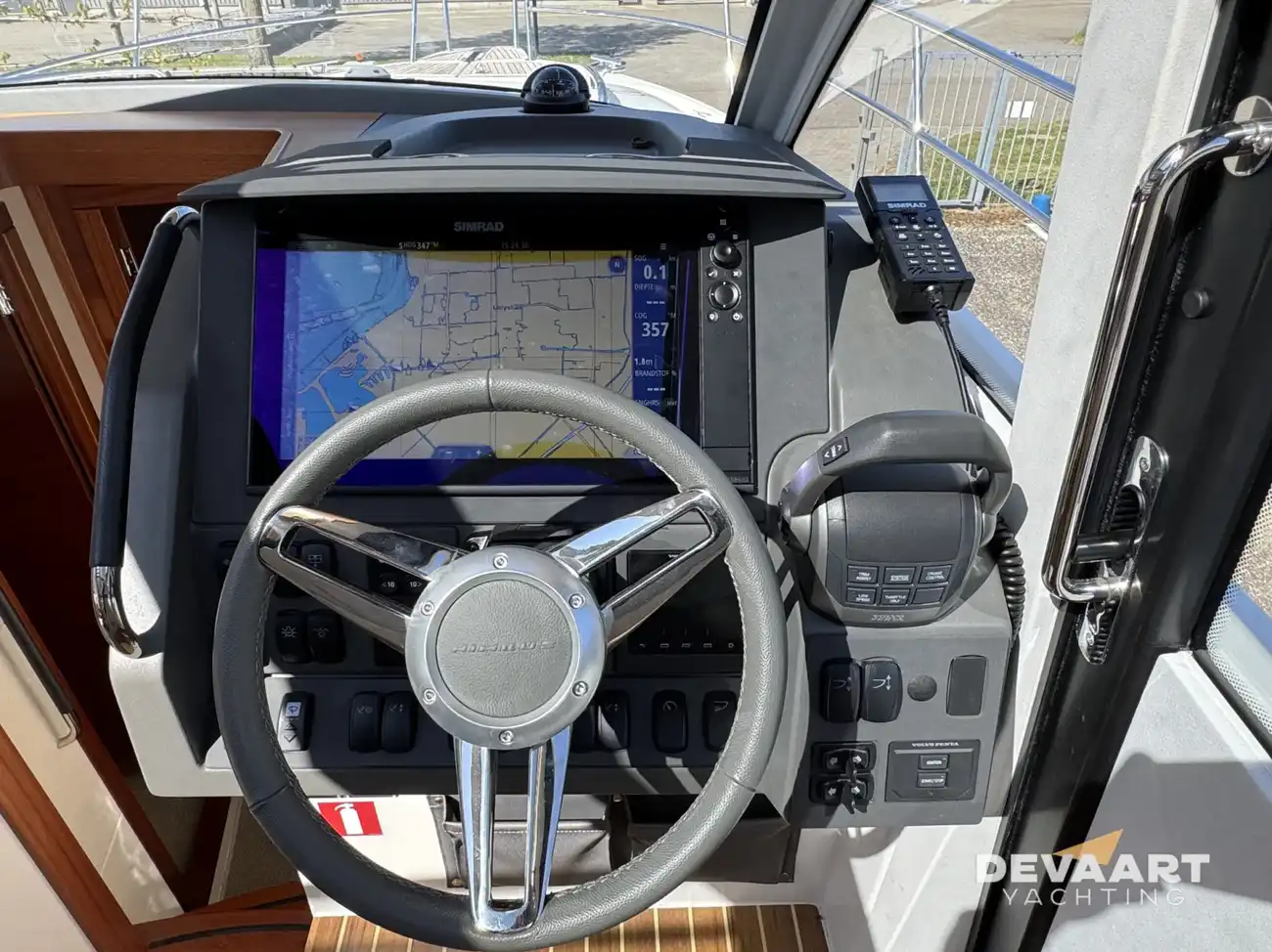 Nimbus 365 Coupe — foto 10 van 27