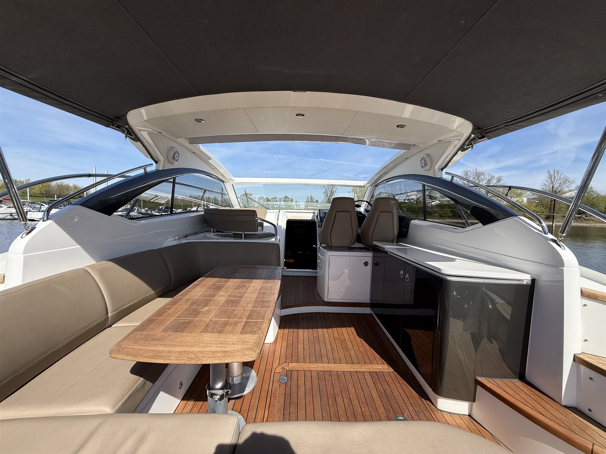 Princess V39 (2012) — foto 9 van 11