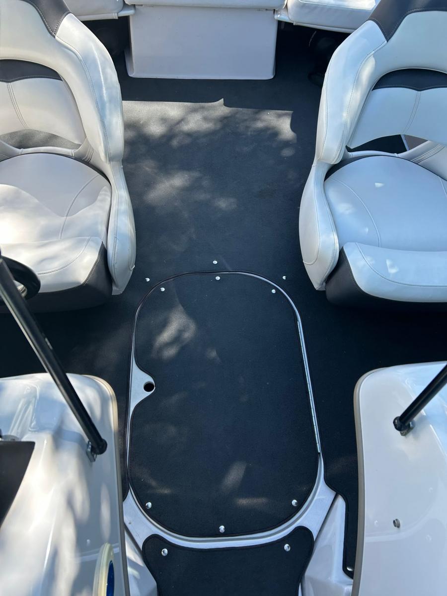 Four Winns H180 Bowrider outboard — foto 20 van 28