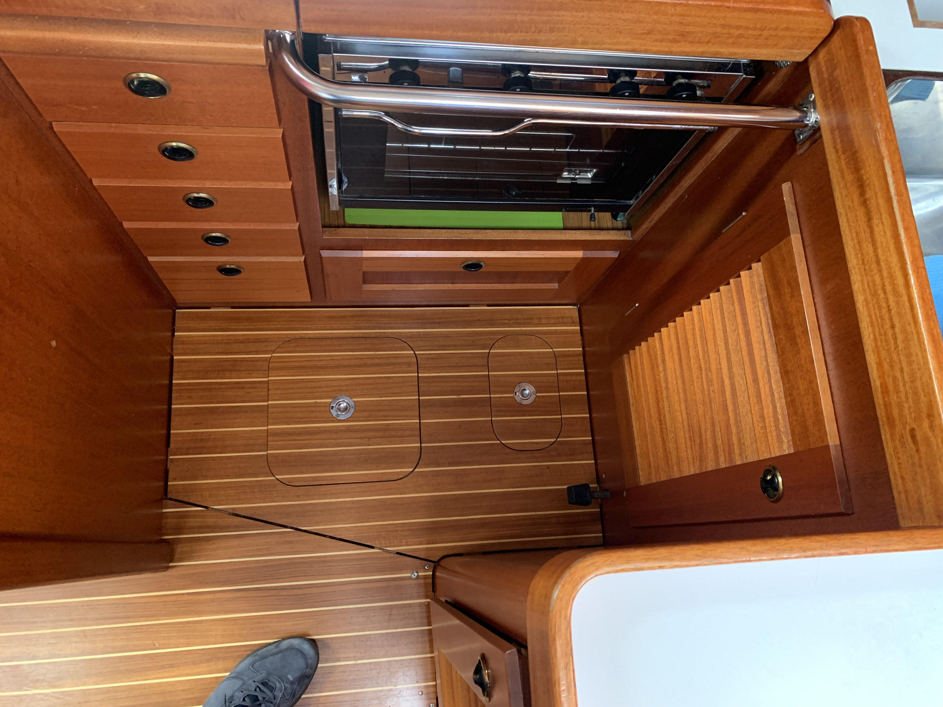 Hallberg-Rassy 42 — foto 37 van 77