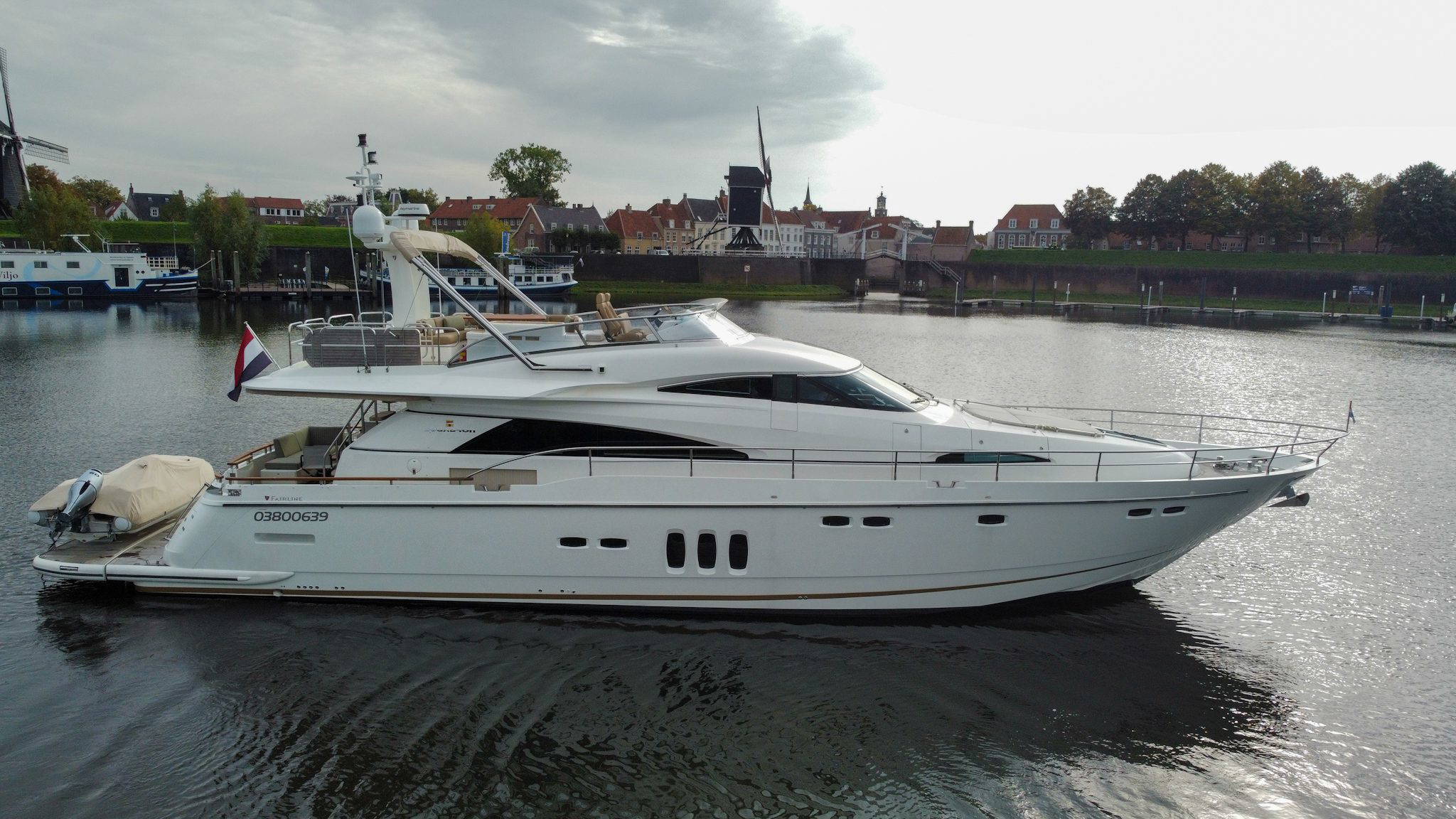 Fairline Squadron 70 — foto 1 van 11