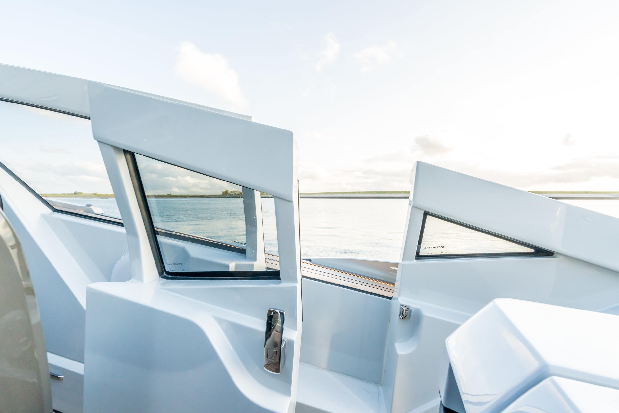 Fairline F-Line 33 Outboard — foto 22 van 31