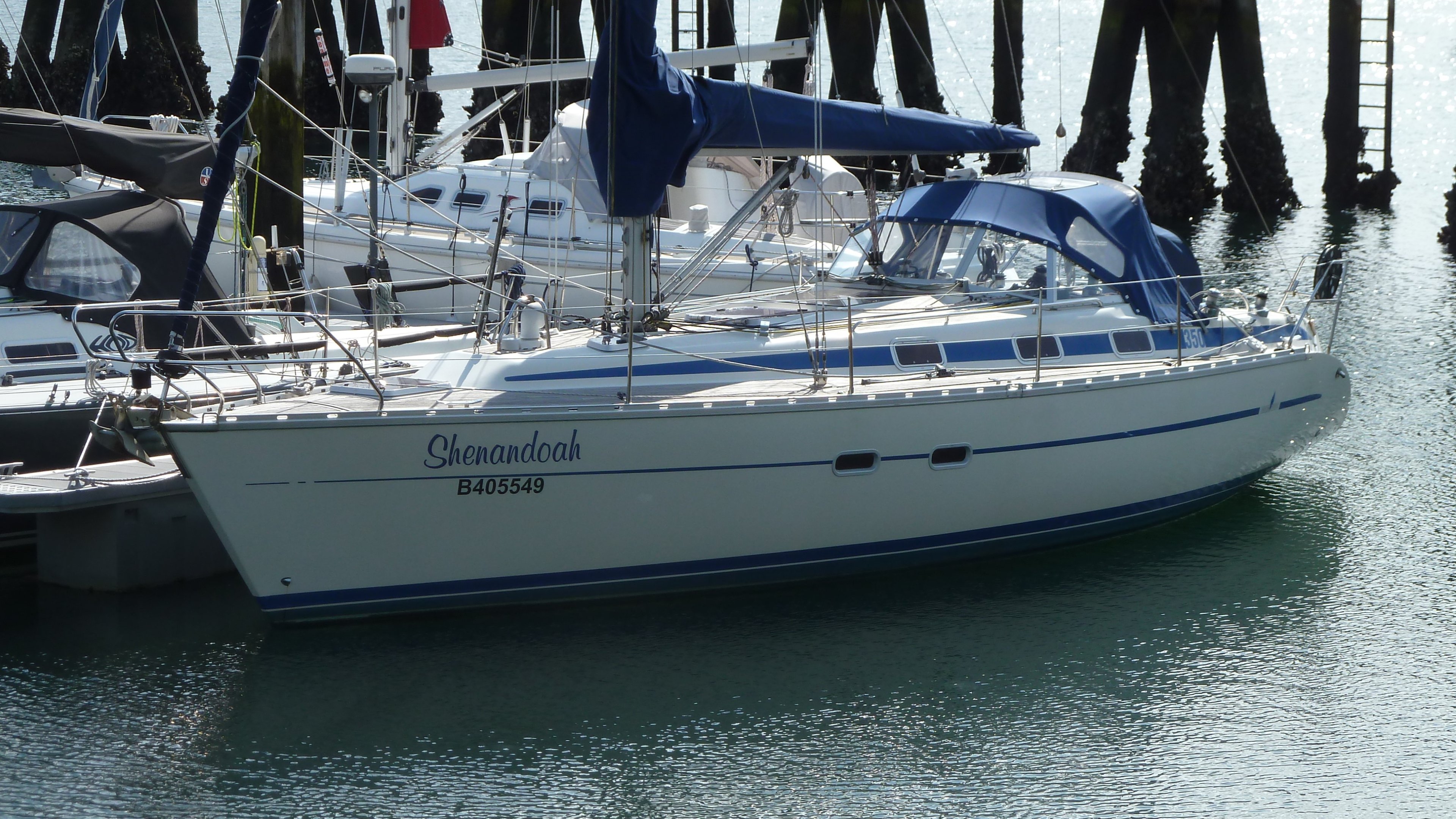 Bavaria 350 Lagoon — foto 2 van 12
