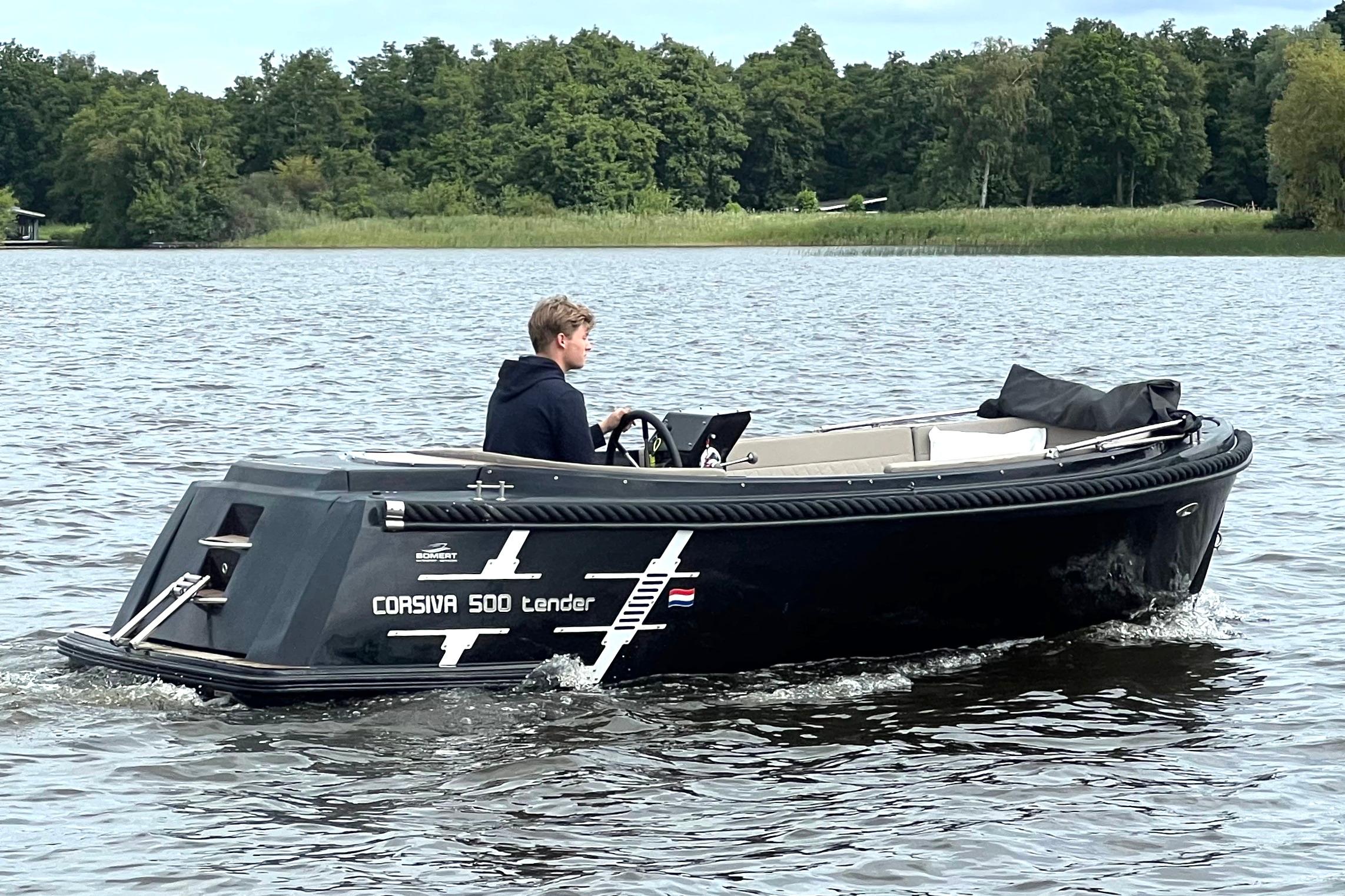 Corsiva 500 Tender — foto 2 van 15