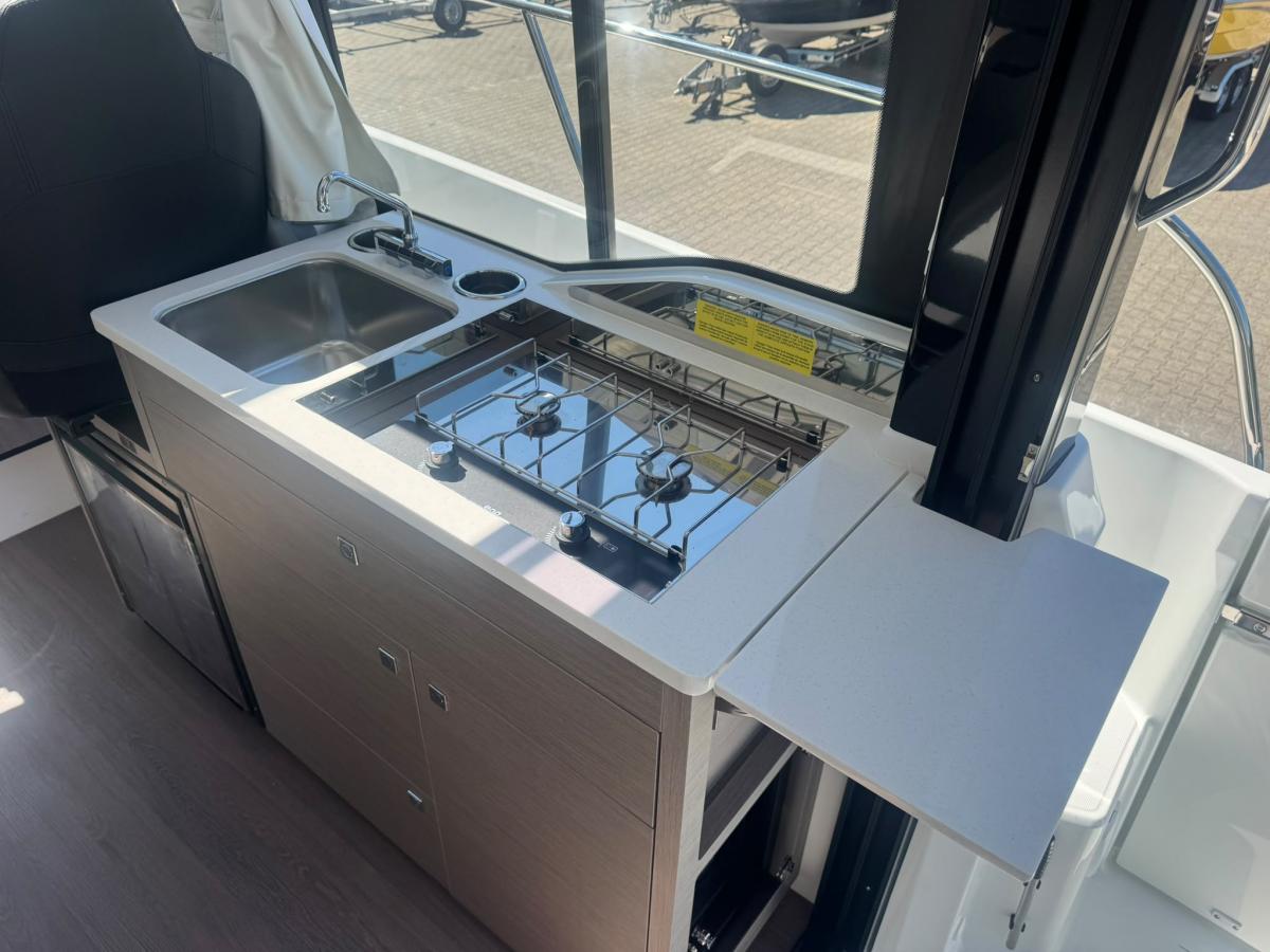 Jeanneau Merry Fisher 895 serie 2. Dit schip is aanwezig op de Yamaha stand van hiswa te water 2026. — foto 8 van 48