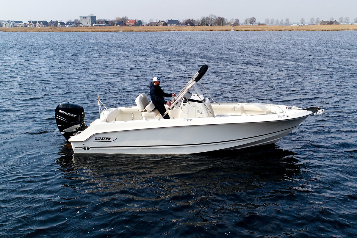 Boston Whaler 230 Outrage — foto 1 van 16