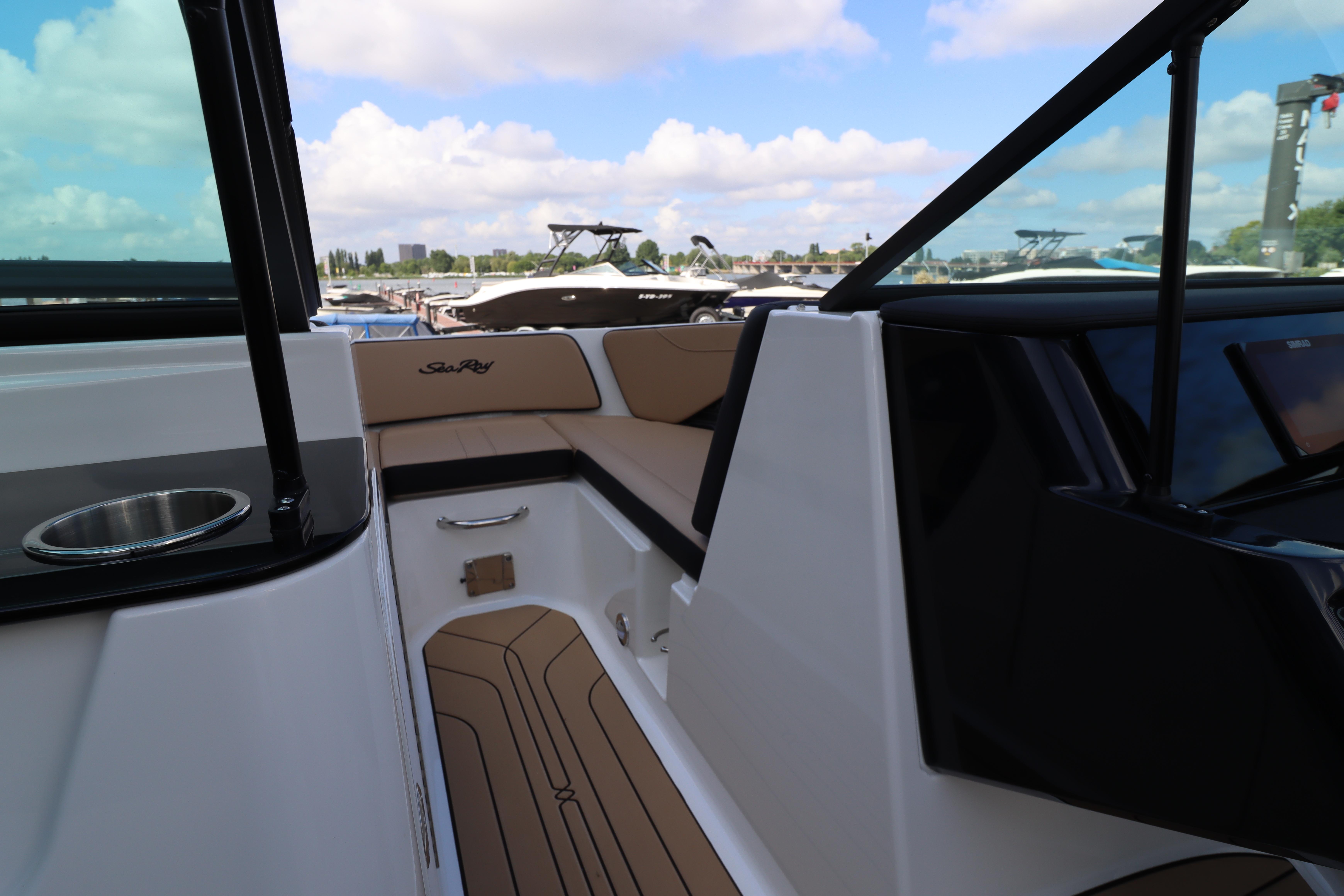 Sea Ray SPX 190 — foto 11 van 37