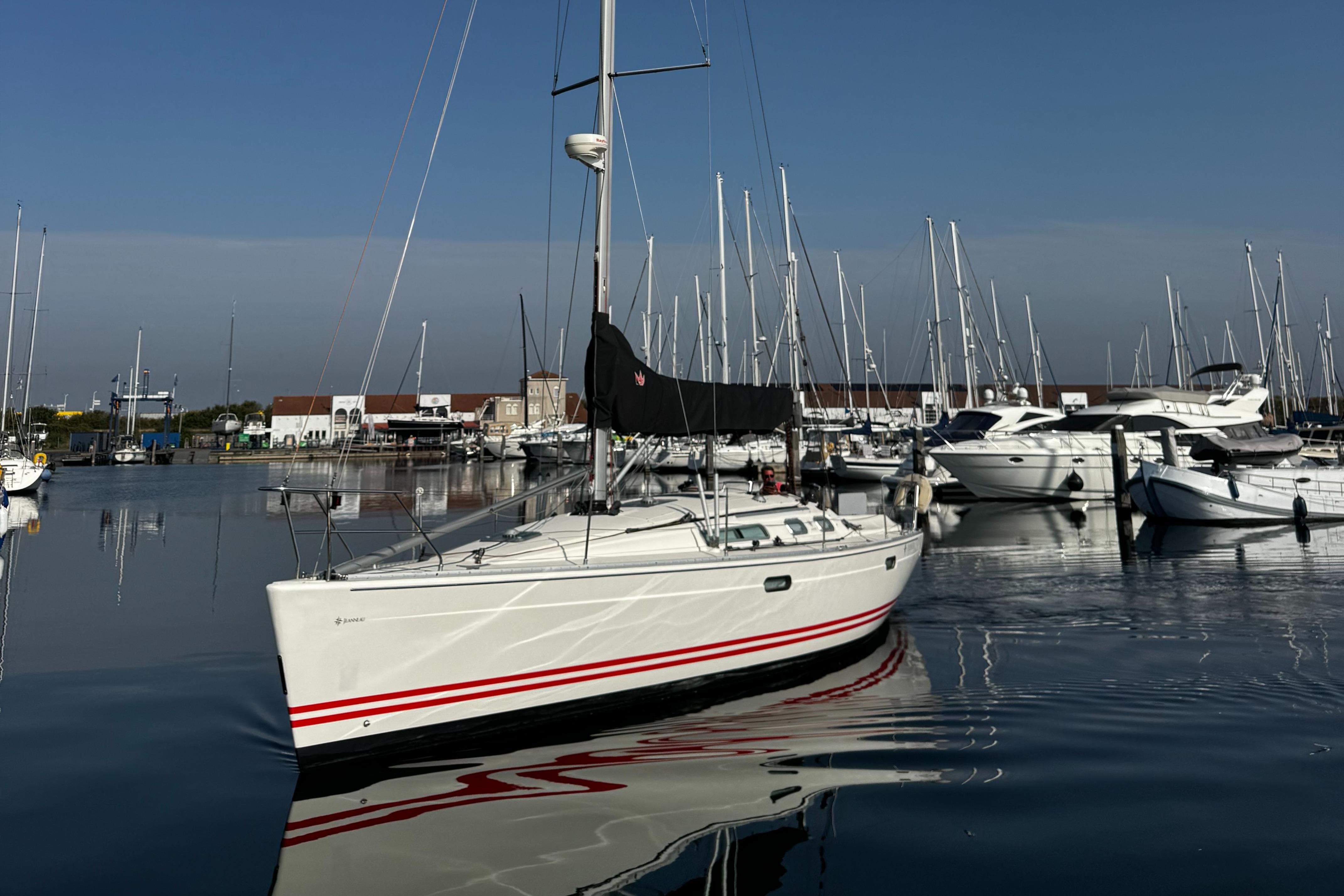 Jeanneau Sun Fast 36 — foto 10 van 11