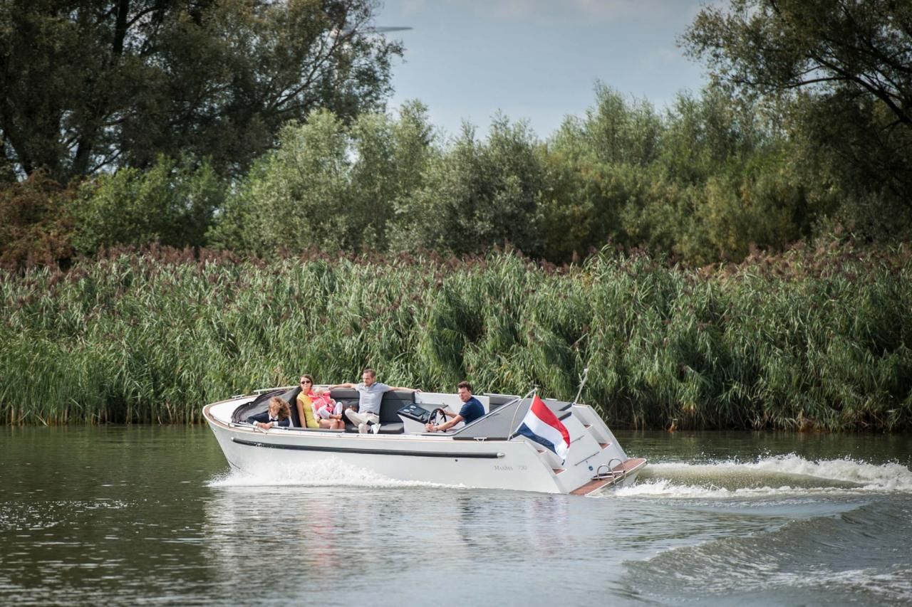 Maxima 730 tender — foto 21 van 28
