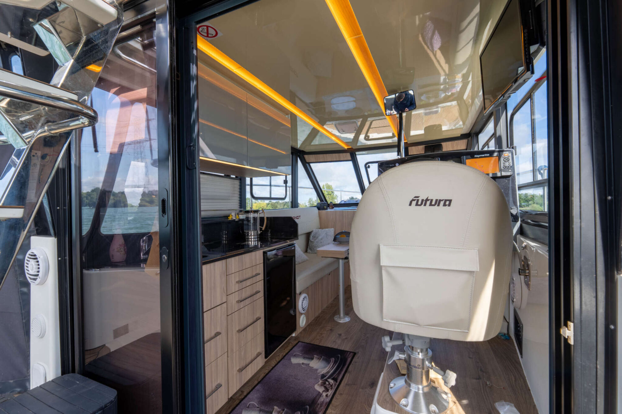 Cobra Yachts Futura 40 Grand Horizon — foto 2 van 55