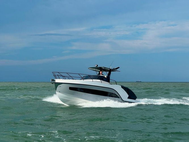 Grand ocean 37 met 2x 400pk mercury — foto 1 van 10