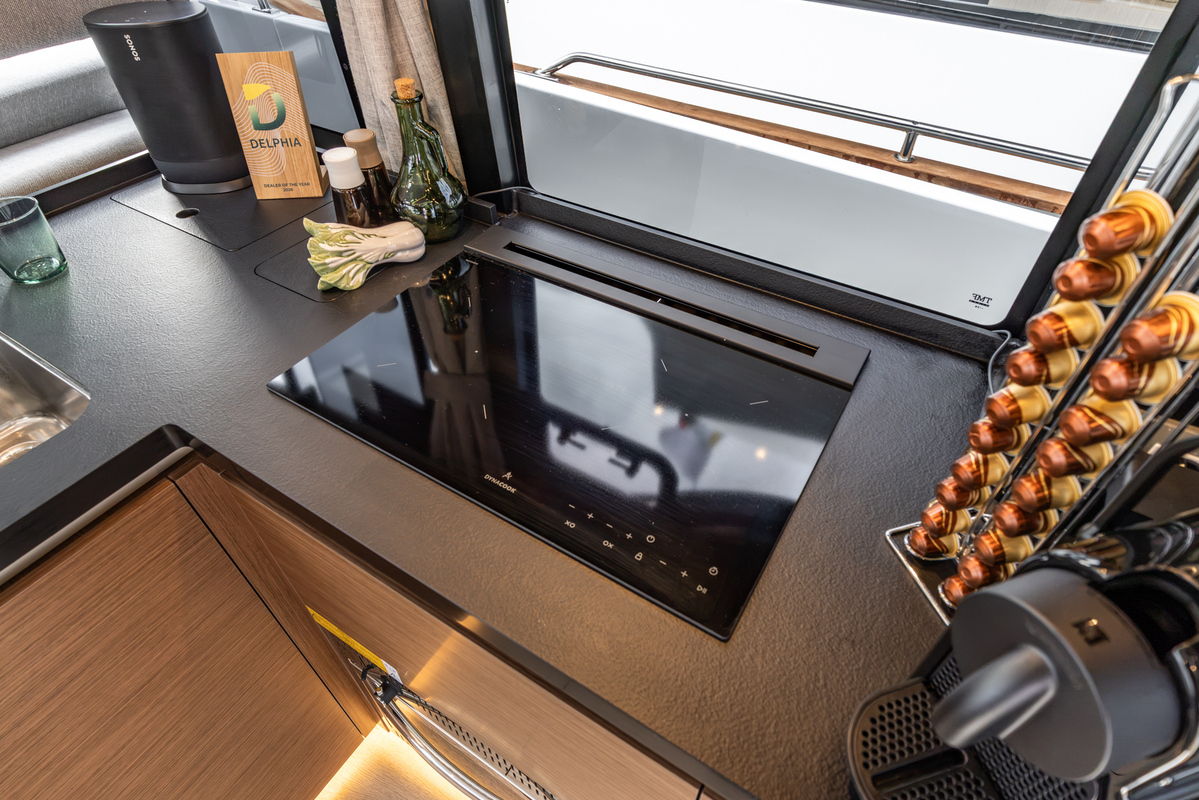 Delphia Yachts Delphia 11 Sedan (Tornado Dutch Design) — foto 6 van 12