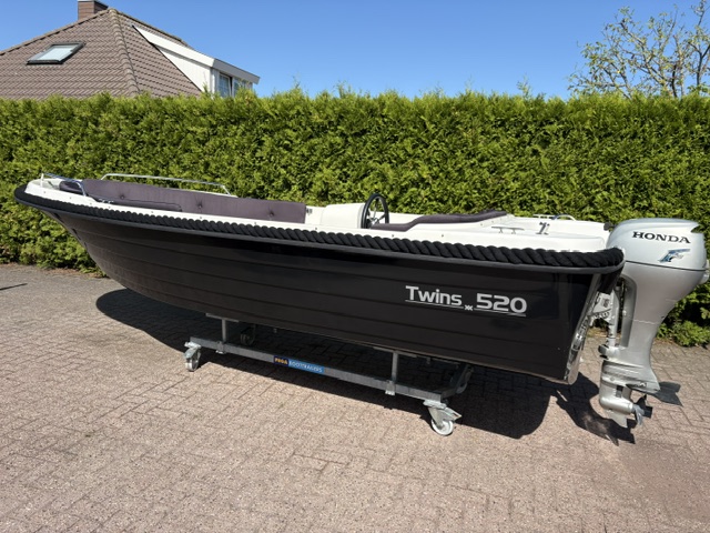 VAARKLAAR!! Twins 520 met Honda 20 PK en  Dekzeil — foto 3 van 18