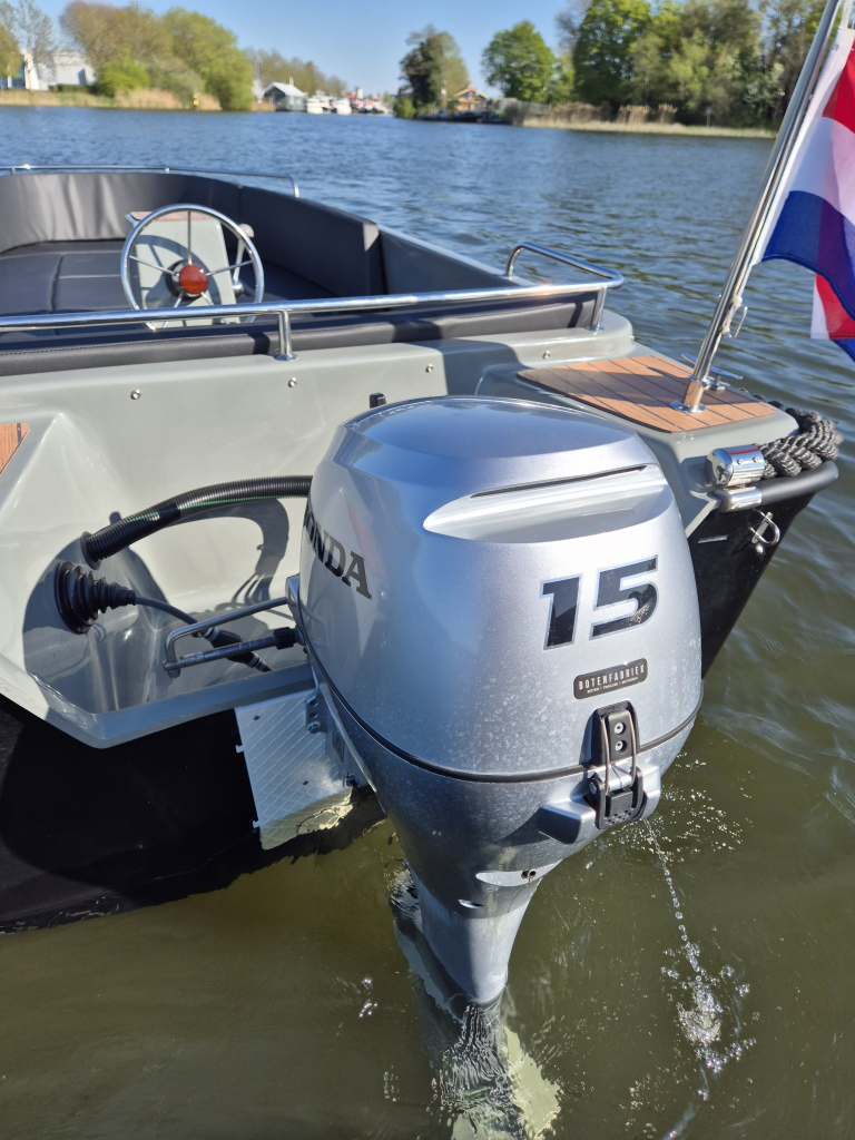 Amigo 435 comfort sloep | Honda 15PK 4 takt | havenzeil | vaarklaar — foto 6 van 11